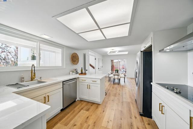 35 San Joaquin Pl, Novato CA: https://media.crmls.org/mediaz/46f362f4-44a8-4679-a8aa-f5f3b93132db.jpg