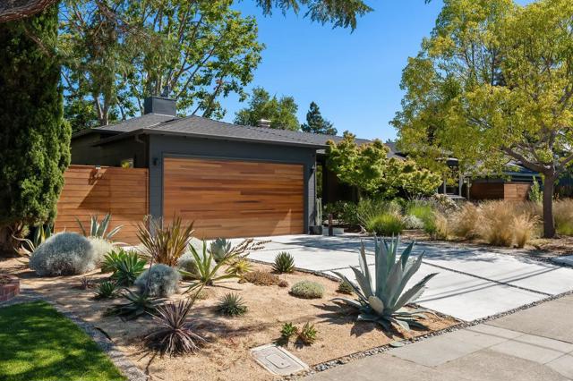 137 30th Avenue, San Mateo CA: https://media.crmls.org/mediaz/46f3f9b9-2308-4704-85e9-e0c874a0af30.jpg