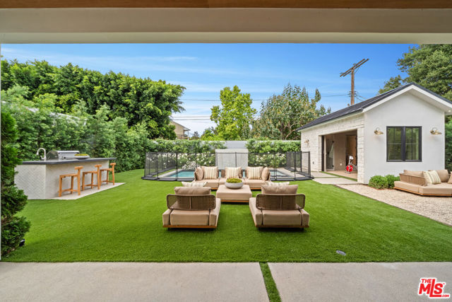 11317 Valley Spring Lane, Studio City CA: https://media.crmls.org/mediaz/46f44486-2132-4786-8476-4102f05d42af.jpg