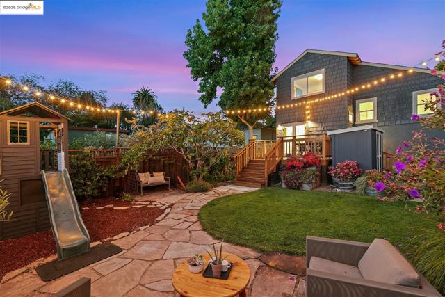 2310 Spaulding Ave, Berkeley CA: https://media.crmls.org/mediaz/46f46869-bdff-4563-b880-dd3eab67d442.jpg