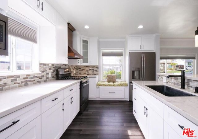 518 N 18th Street, Montebello CA: https://media.crmls.org/mediaz/46f47f17-1704-4551-bf99-594718332567.jpg