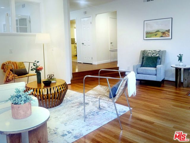 14271 Dickens Street, Sherman Oaks CA: https://media.crmls.org/mediaz/46f507eb-4c04-49a8-a0ee-5d149a1e0534.jpg