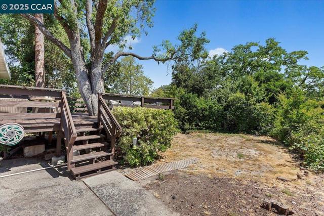 32 California Ave, Orinda CA: https://media.crmls.org/mediaz/46f67fc8-ff82-4cf7-b678-41ee2eb34a6c.jpg