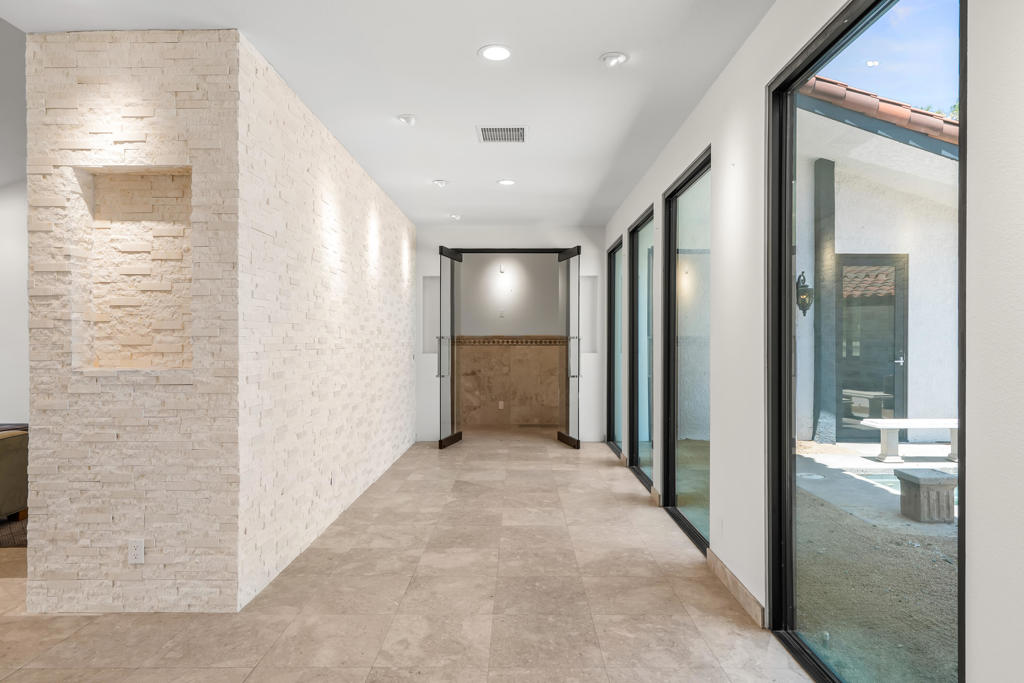 46f69cbe 76a5 46d3 B8bd F347a34e076b