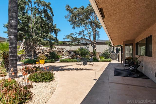 11020 Horizon Hills Dr, El Cajon CA: https://media.crmls.org/mediaz/46f7651c-44da-4fe6-9b74-40f877b3ca39.jpg