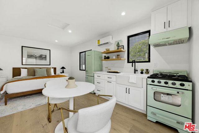 12469 Greene Avenue, Los Angeles CA: https://media.crmls.org/mediaz/46f76711-1875-4558-85e0-dc483181569d.jpg