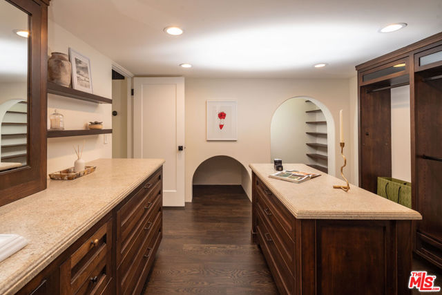 2444 Lyric Avenue, Los Angeles CA: https://media.crmls.org/mediaz/46f77c30-196d-45d1-bd2d-d26e26a58e8b.jpg