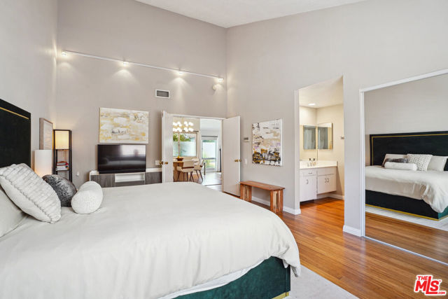 19730 Hatton Street, Winnetka CA: https://media.crmls.org/mediaz/46f7dfce-bd3e-4f1a-9d14-b045a27017b1.jpg