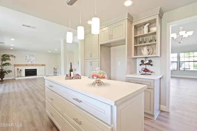 2624LemonDr-KitIsland2