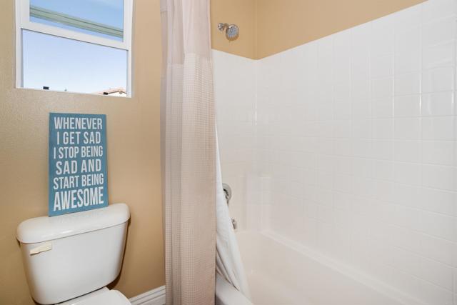 3753 Bergen Peak Place, Carlsbad CA: https://media.crmls.org/mediaz/46f8f0c7-f99a-4d06-8bee-240807d06555.jpg