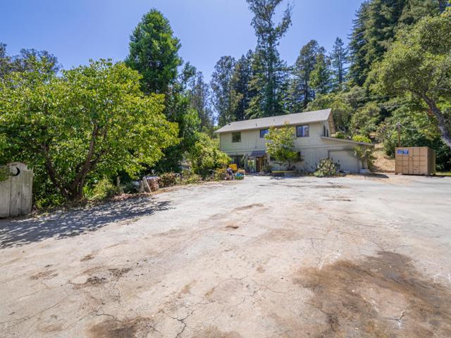 4151 Freedom Boulevard, Aptos CA: https://media.crmls.org/mediaz/46f98c3b-b98f-4511-8b90-3d7cd9035ad9.jpg