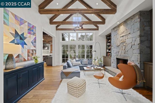 15 Cascade Ln, Orinda CA: https://media.crmls.org/mediaz/46f9a73f-7830-4722-b074-02048a32fd04.jpg