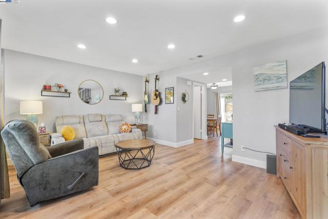 1479 Spring Valley Cmn, Livermore CA: https://media.crmls.org/mediaz/46fa59aa-487a-4adc-b683-41b1b0768cdd.jpg
