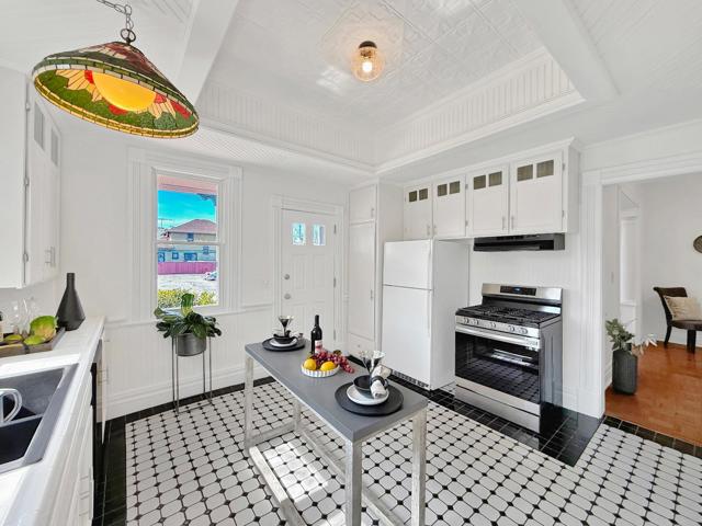 398 W San Fernando, San Jose CA: https://media.crmls.org/mediaz/46fade97-bc64-403c-8ca1-88c9e849168e.jpg