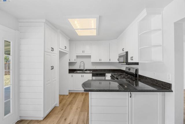 4260 Irene Drive, Martinez CA: https://media.crmls.org/mediaz/46fb6847-ed2b-458b-99c8-2db7c80191c7.jpg
