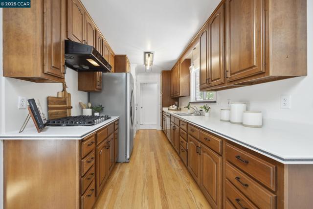 38 Oakdene Ct, Walnut Creek CA: https://media.crmls.org/mediaz/46fb7a47-8d4a-4f72-ae03-2aa37997d742.jpg