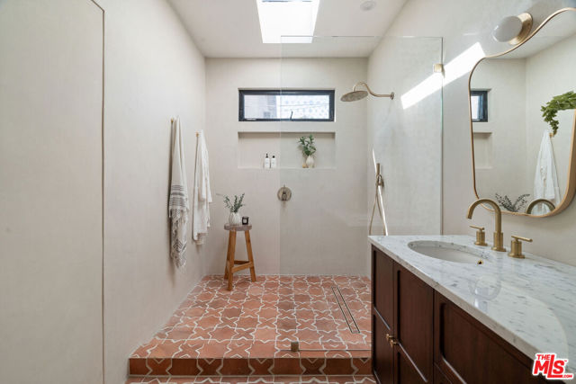 3923 Revere Avenue, Los Angeles CA: https://media.crmls.org/mediaz/46fbd5ed-f39a-4f8a-82af-fdc7f759c9ad.jpg