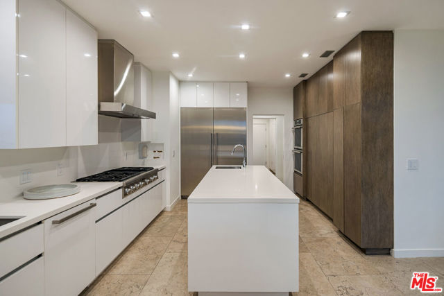 1476 Carla, Beverly Hills CA: https://media.crmls.org/mediaz/46fc3a59-1ea6-4f6a-b476-0800e21785d8.jpg