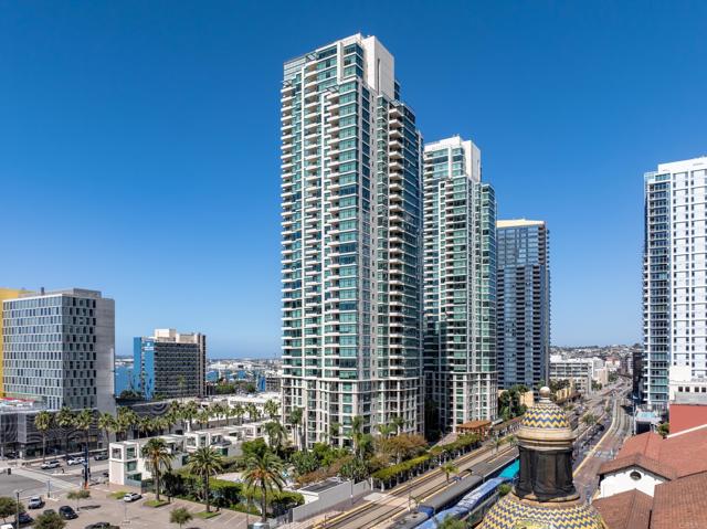 1199 Pacific Highway, San Diego CA: https://media.crmls.org/mediaz/46fc5f4d-8c63-4f36-9658-c9861391d603.jpg