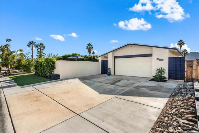 43035 Tennessee Avenue, Palm Desert CA: https://media.crmls.org/mediaz/46fd323b-3d9e-434a-a4f9-1717cbdc923c.jpg