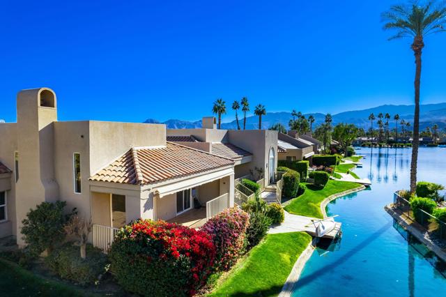 153 Lake Shore Drive, Rancho Mirage CA: https://media.crmls.org/mediaz/46fd6b75-9cf8-4bd3-a685-0c67c936b8ad.jpg