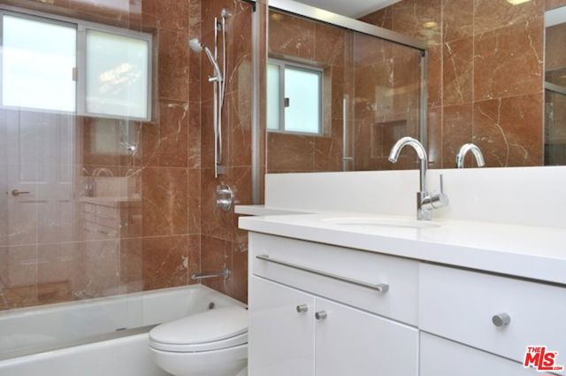 4031 Hollyline Avenue, Sherman Oaks CA: https://media.crmls.org/mediaz/46fd81ae-0029-44ab-b6c6-d479d15709dd.jpg