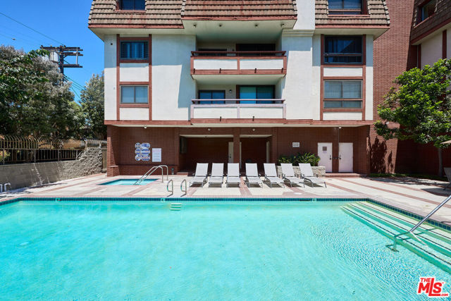 8828 Pershing Drive, Playa del Rey CA: https://media.crmls.org/mediaz/46febc25-6b72-4553-888b-8d99817a35af.jpg