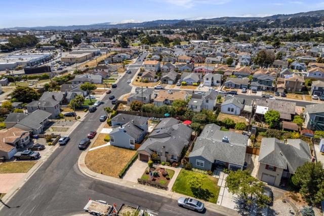 141 Knoll Circle, South San Francisco CA: https://media.crmls.org/mediaz/46fee164-5d78-4753-bc15-cadd88e8a58c.jpg