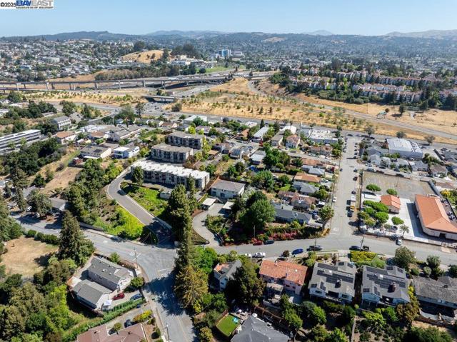 21000 Ocean View Dr, Hayward CA: https://media.crmls.org/mediaz/46ff0d68-f377-49cc-a4c5-62e5c1af7a8a.jpg