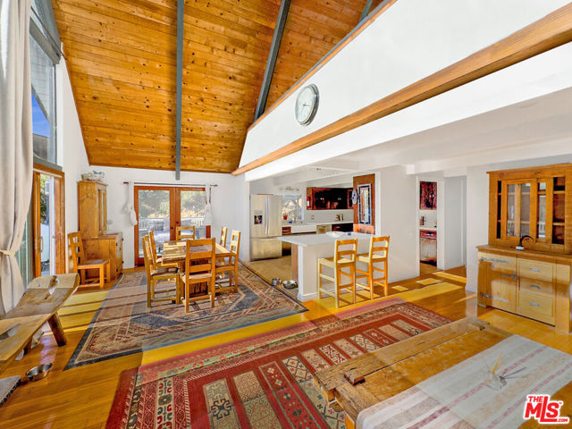 22012 Topanga School Road, Topanga CA: https://media.crmls.org/mediaz/46ff4e2e-90d5-4cef-9de5-438bece1103a.jpg