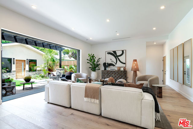 11559 La Maida Street, Valley Village CA: https://media.crmls.org/mediaz/46ff605a-3a2c-4449-85b7-a45c6a2ba3d5.jpg