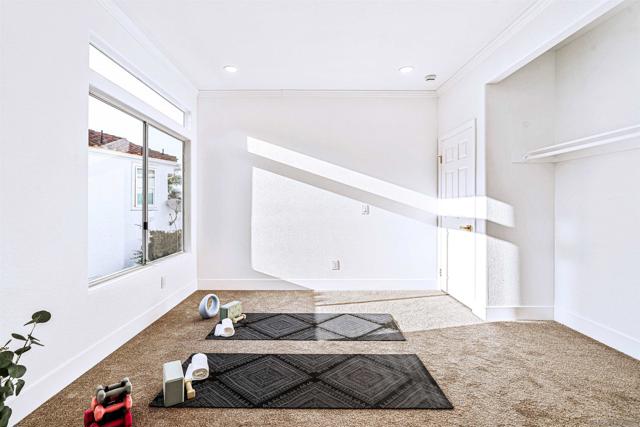 4943 Marin Dr, Oceanside CA: https://media.crmls.org/mediaz/46ffa1ac-56e1-4615-84f8-3684aa8f100f.jpg
