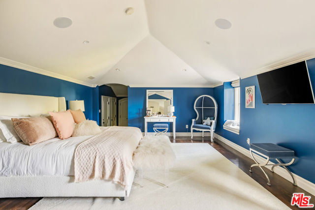 Drew Fenton | 10847 Bellagio Road Los Angeles CA | MLS: 7449719 Drew Fenton | 10847 Bellagio Road Los Angeles CA | MLS: 7449719