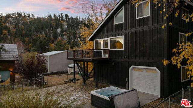 993 Cameron Drive, Big Bear CA: https://media.crmls.org/mediaz/47007aae-e5fe-40bc-a275-5484b32f7bdb.jpg