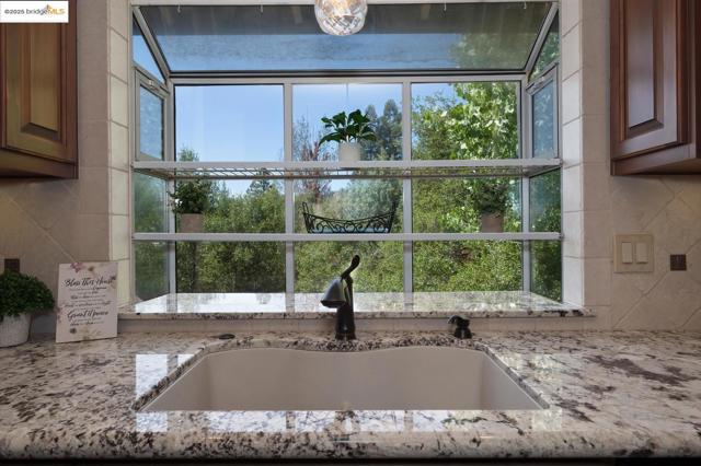 3196 Sudbury RD, Cameron Park CA: https://media.crmls.org/mediaz/47014a66-238d-4090-a1e6-3fecc7708b2e.jpg