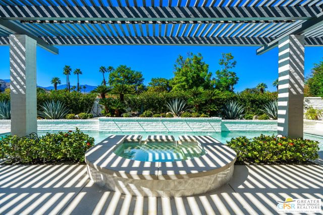 30 Mayfair Drive, Rancho Mirage CA: https://media.crmls.org/mediaz/47016c16-ad50-4739-b30c-659337b36a0c.jpg