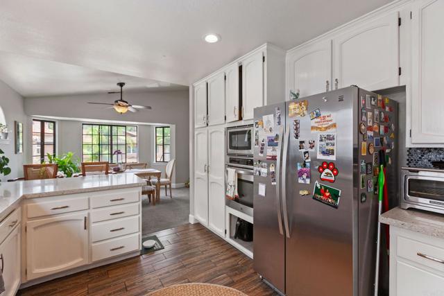 Detail Gallery Image 8 of 36 For 4556 Cove Dr, Carlsbad,  CA 92008 - 3 Beds | 3 Baths