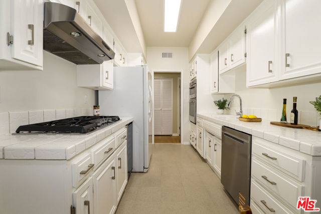 11939 Gorham Avenue, Los Angeles CA: https://media.crmls.org/mediaz/47020a47-3dc8-48c0-b580-493831cc958b.jpg