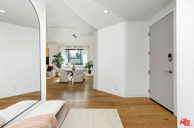 839 Larrabee Street, 2 photo 20