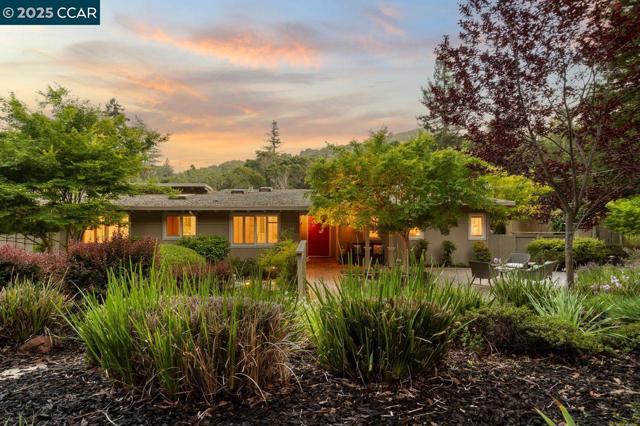 23 Lost Valley Dr, Orinda CA: https://media.crmls.org/mediaz/47028921-a96e-4261-a801-d0ad925c6d0b.jpg