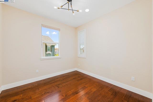 4069 Chalk Hill Way, Dublin CA: https://media.crmls.org/mediaz/4702dac0-2ca9-4db2-a8b6-90aada38b042.jpg