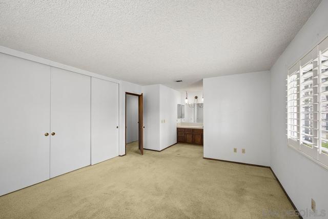 3718 Barbic Ct, Spring Valley CA: https://media.crmls.org/mediaz/4702db1e-b5bc-40bf-a5f5-5ac72eb1b93d.jpg