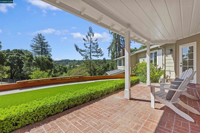1087 Rahara Dr, Lafayette CA: https://media.crmls.org/mediaz/4703717c-ebcc-4c94-b9fc-16db586cc9f0.jpg