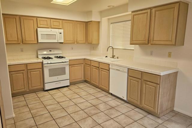 40968 Schafer Place, Palm Desert CA: https://media.crmls.org/mediaz/47037c9b-8225-4af9-ab15-5b55d50b9317.jpg