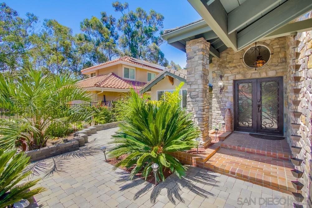 MLS #250032414SD img 2