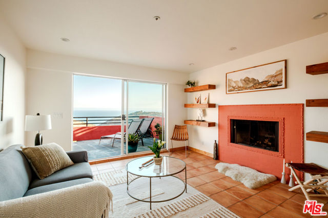 3029 Sequit Drive, Malibu CA: https://media.crmls.org/mediaz/4703cace-899a-4857-a119-b5f7b1cd959c.jpg