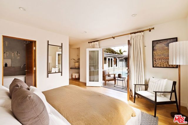 3019 Surry Street, Los Angeles CA: https://media.crmls.org/mediaz/4703e869-3738-410e-a883-0592497f76d4.jpg