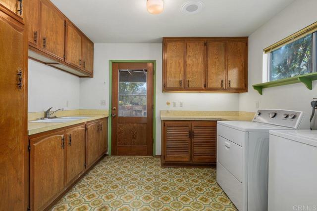 31600 Oak Glen Road, Valley Center CA: https://media.crmls.org/mediaz/47040ebc-7274-49a3-862b-3454a86a46c8.jpg