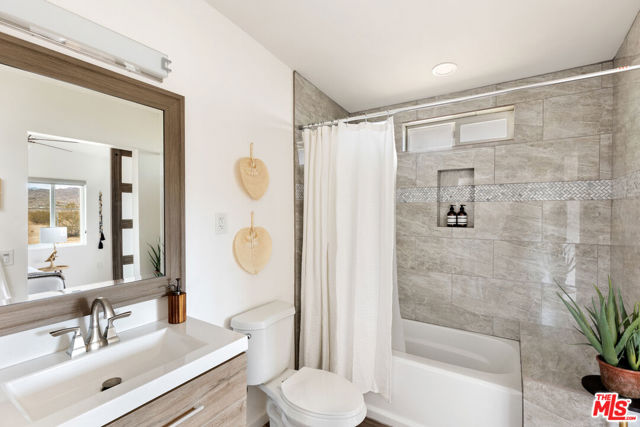 5737 Mojave Ranch Road, Joshua Tree CA: https://media.crmls.org/mediaz/4704273b-203c-4314-9d74-1bf350a492fe.jpg
