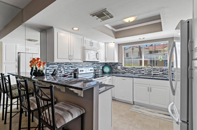 500 S Farrell Drive, Palm Springs CA: https://media.crmls.org/mediaz/47046e9a-2091-4cff-a1ee-fcae12b9cefa.jpg